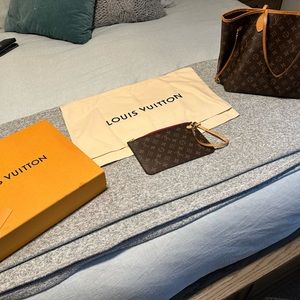 Louis Vuitton Neverfull Totebag and Clutch